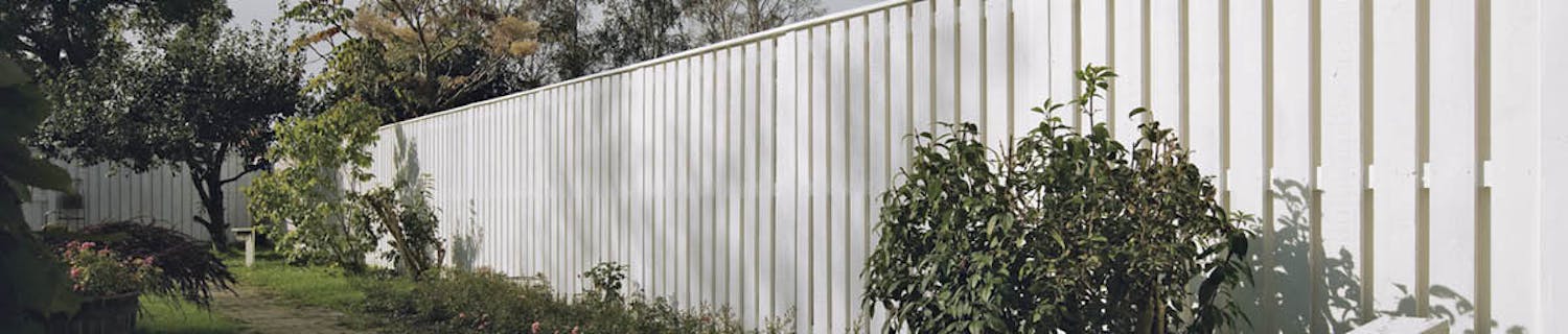 Perinteinen aita kestää kovaa tuulta Perinteinen aita kestää kovaa tuulta